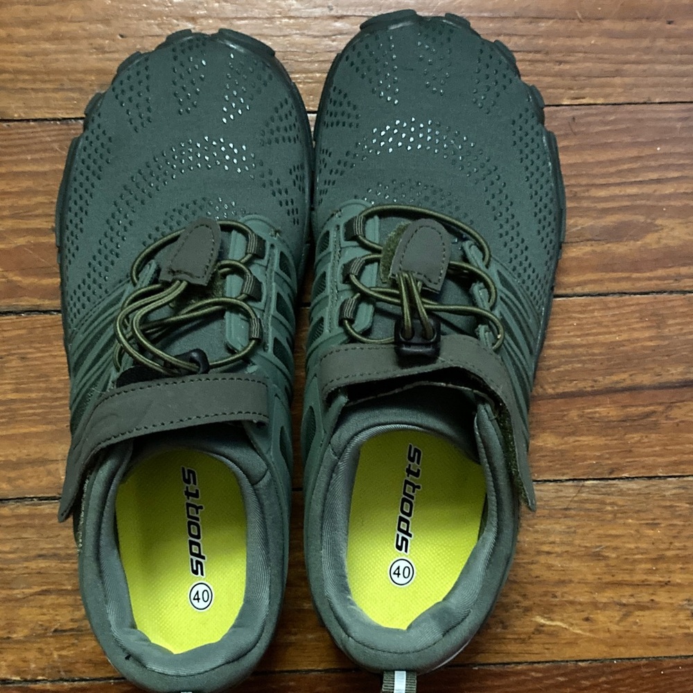Unisex Green Athletic Shoes